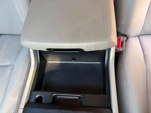 Used 2016 Kia Sedona LX w/ LX Convenience Package FWD image 18