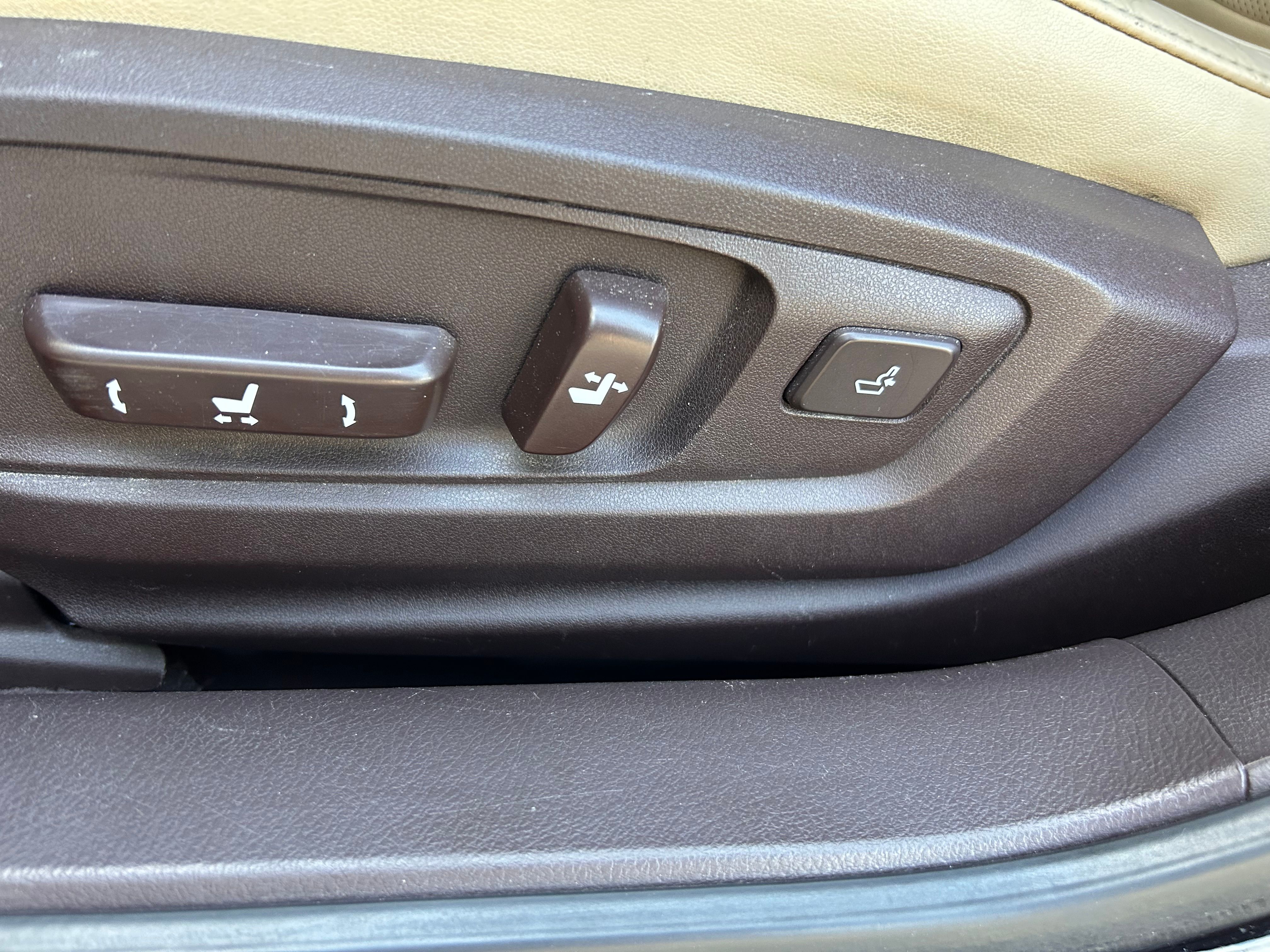 Used 2016 Lexus ES 350 w/ Luxury Package w/Wood Trim FWD image 12