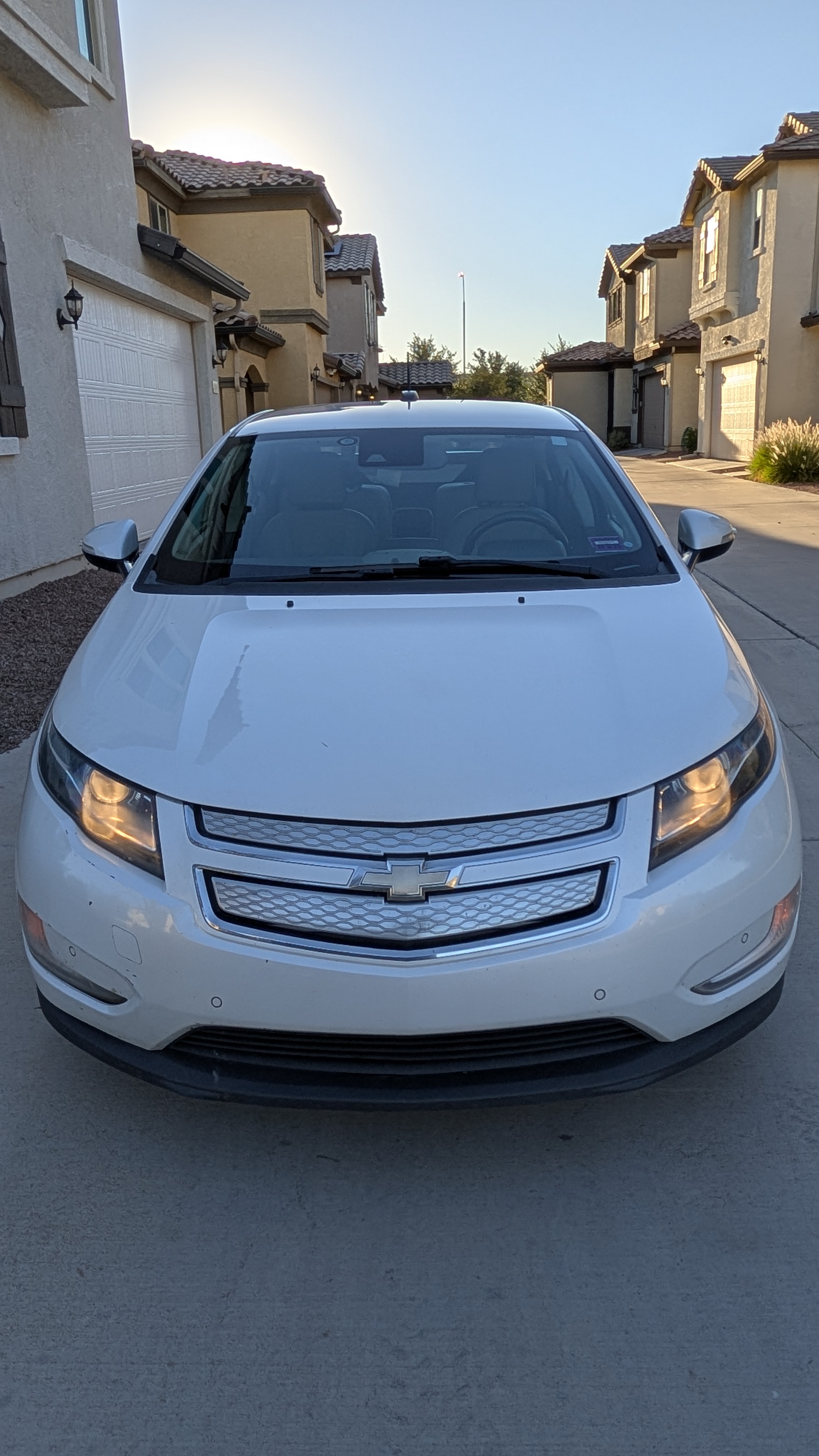 Used 2015 Chevrolet Volt Premium w/ Premium Trim Package FWD image 2