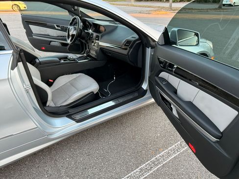 Used 2011 Mercedes-Benz E 550 Coupe image 11
