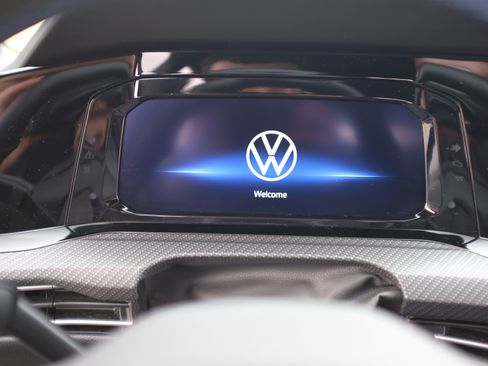 Used 2024 Volkswagen Golf R image 15