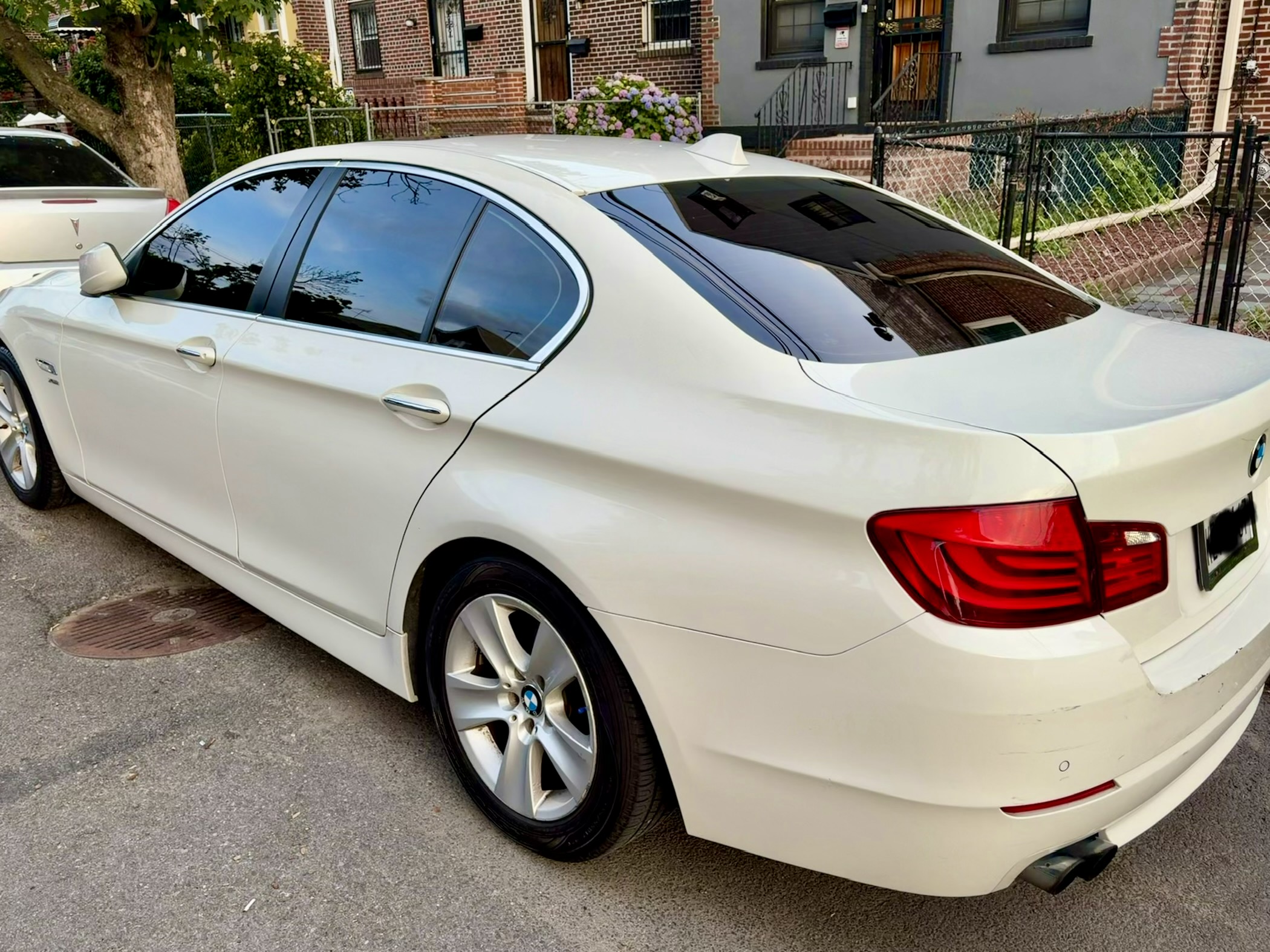 Used 2012 BMW 528i xDrive Sedan AWD/4WD image 4