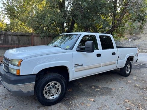 Used 2005 Chevrolet Silverado 2500 LS w/ Heavy-Duty Power Package image 1