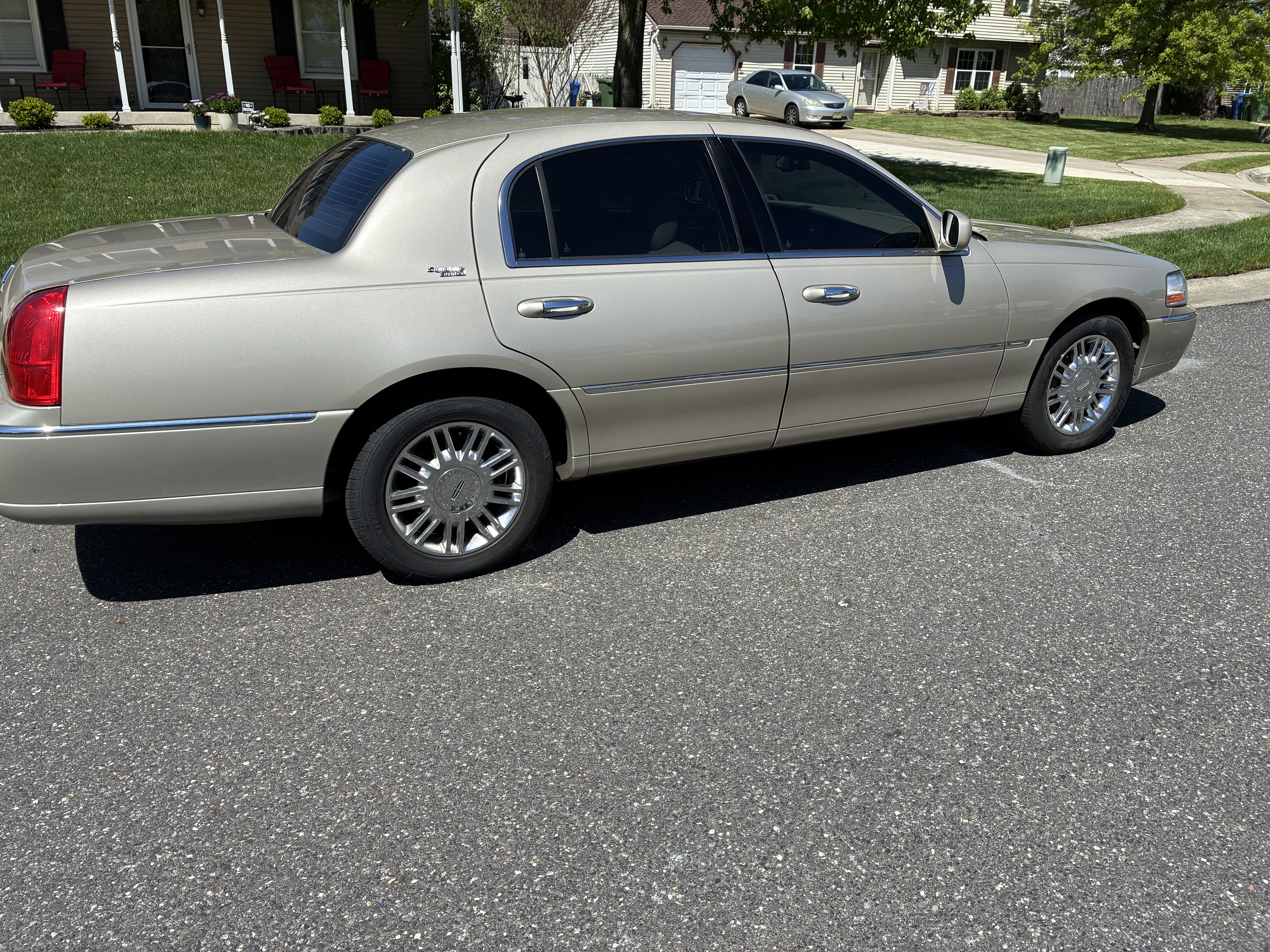 Used 2009 Lincoln Town Car Signature Limited RWD image 14