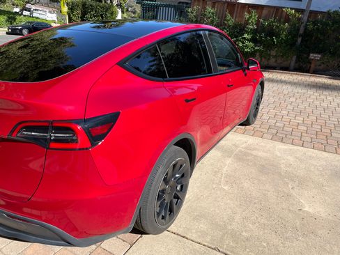 Used 2020 Tesla Model Y Long Range image 4