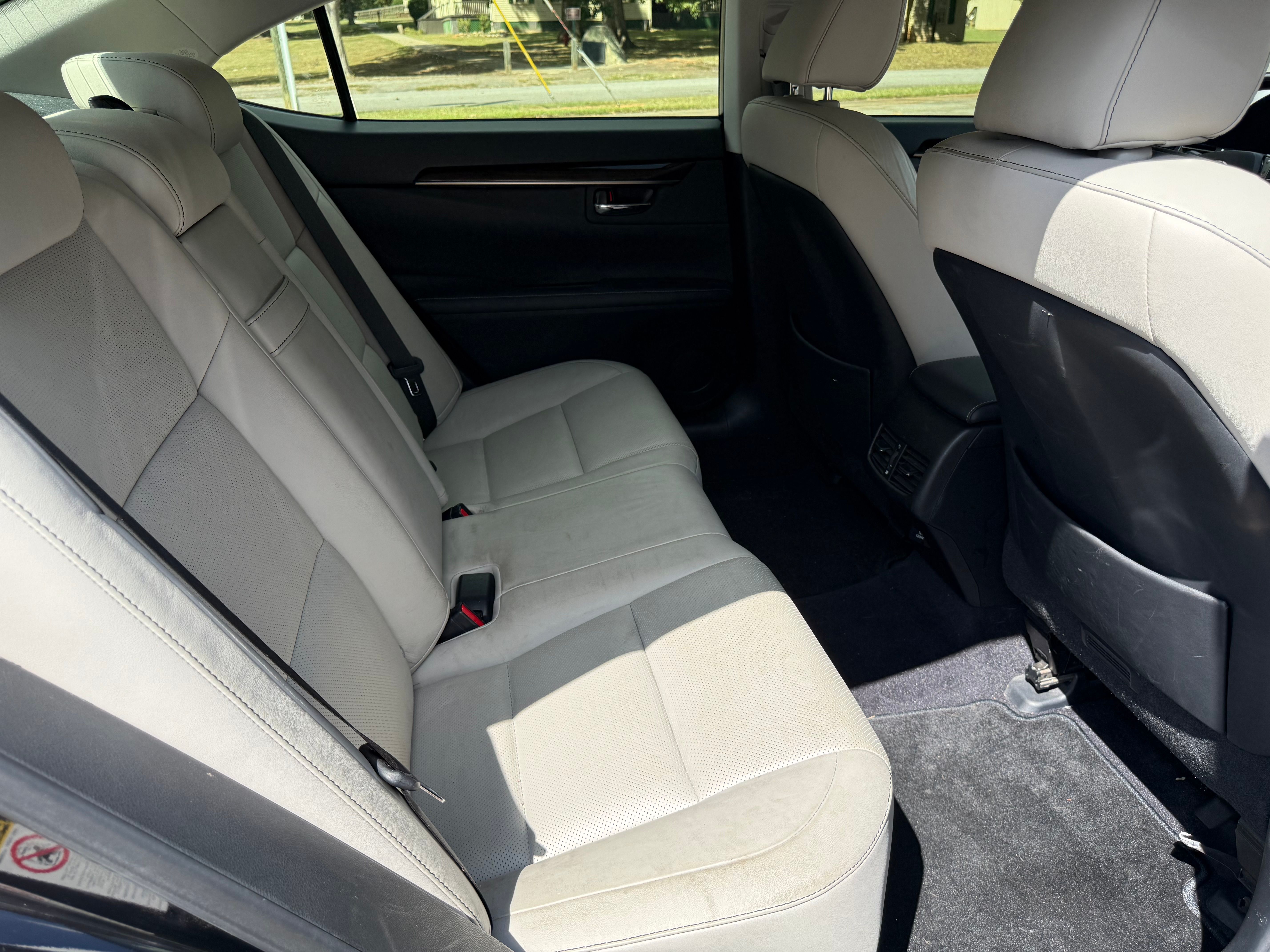 Used 2014 Lexus ES 350 w/ Luxury Package FWD image 9