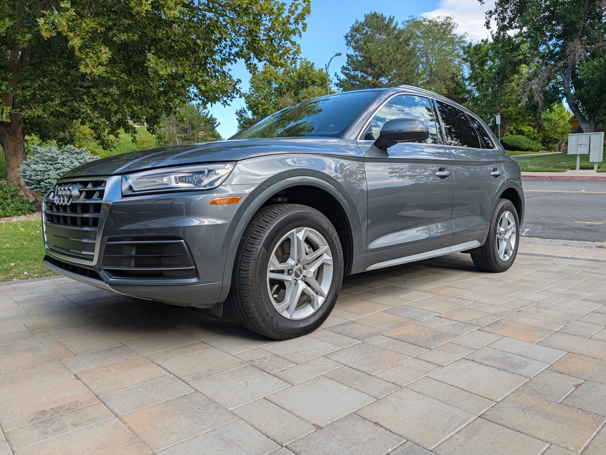 Used 2019 Audi Q5 2.0T Premium w/ Convenience Package AWD/4WD image 2