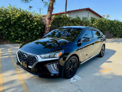Used 2020 Hyundai Ioniq SEL FWD image 1