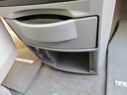 Used 2008 Chrysler Town & Country Touring image 26