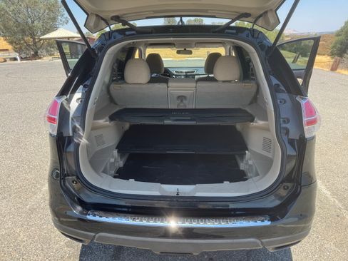 Used 2016 Nissan Rogue S image 11