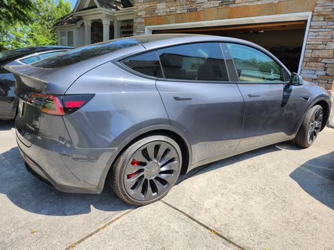 Used 2023 Tesla Model Y Performance image 6