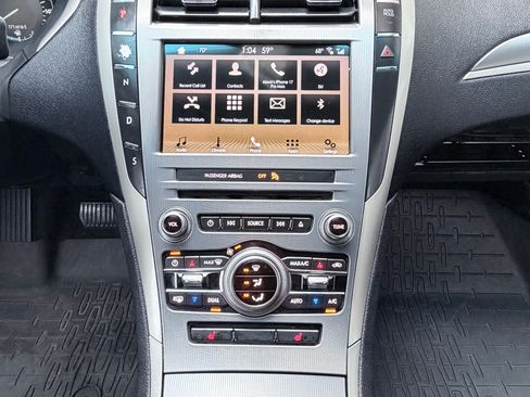 Used 2018 Lincoln MKZ Premiere FWD image 16