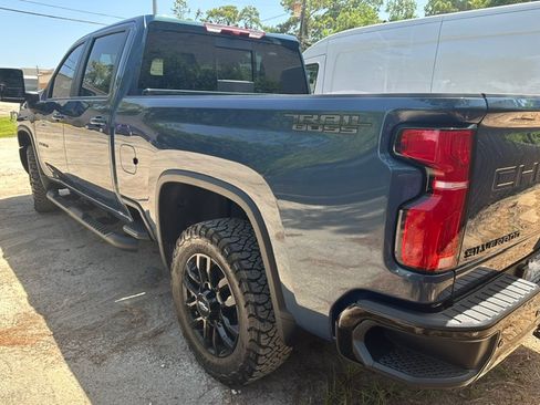 Used 2025 Chevrolet Silverado 2500 LT w/ Trail Boss Package AWD/4WD image 5