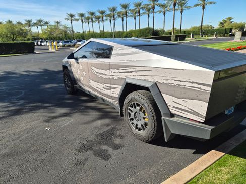 Used 2024 Tesla Cybertruck AWD Crew Cab image 6