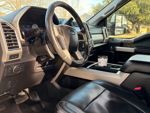 Used 2017 Ford F250 Lariat w/ Lariat Value Package image 4