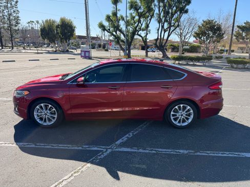 Used 2019 Ford Fusion Energi Titanium image 4