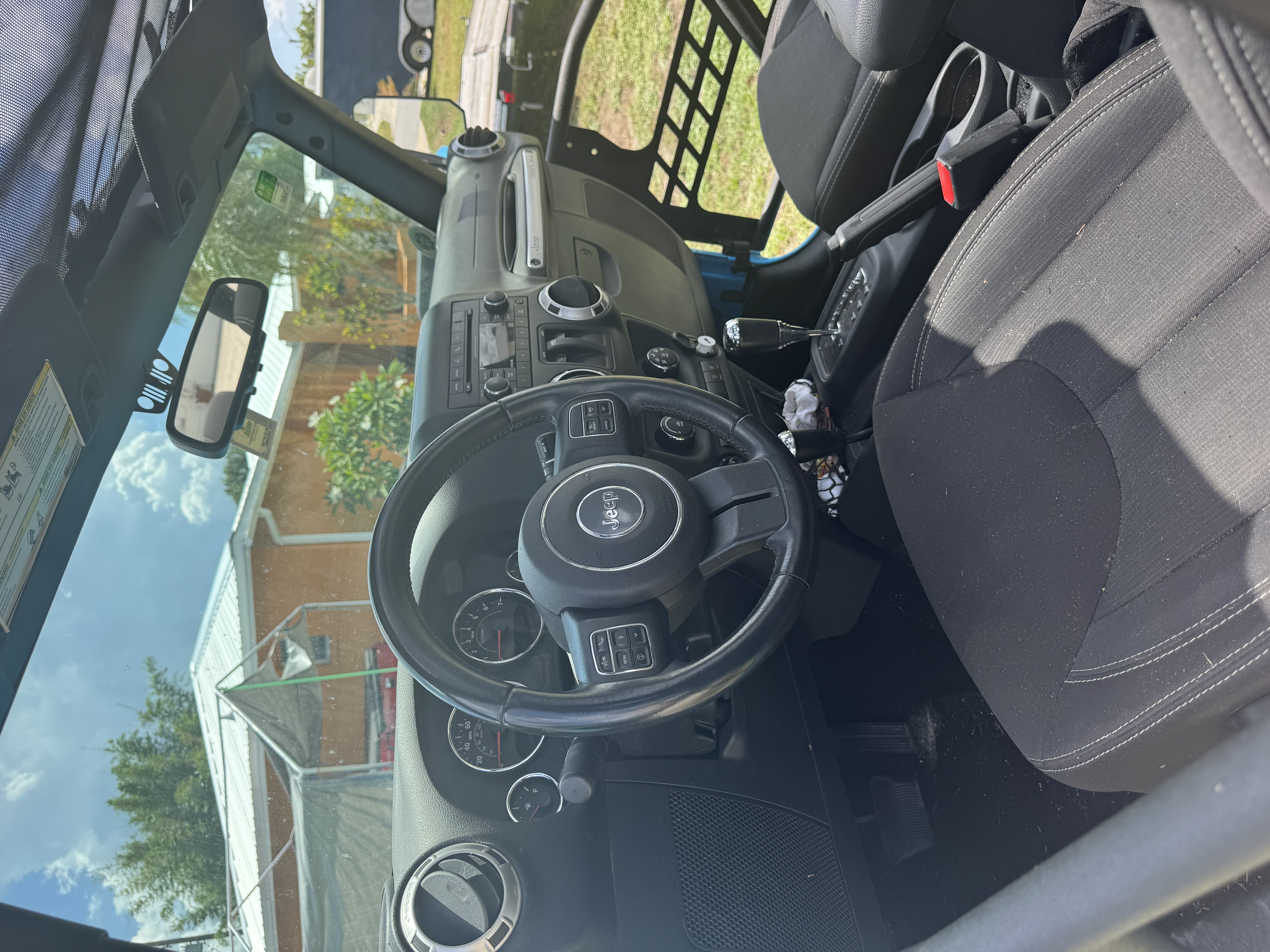 Used 2017 Jeep Wrangler Sahara w/ Connectivity Group AWD/4WD image 14