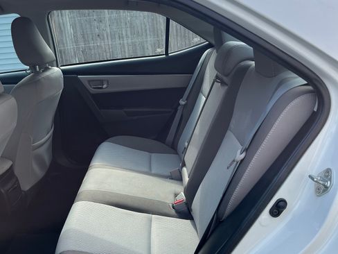 Used 2017 Toyota Corolla LE w/ Carpet Mat Package (TMS) FWD image 5