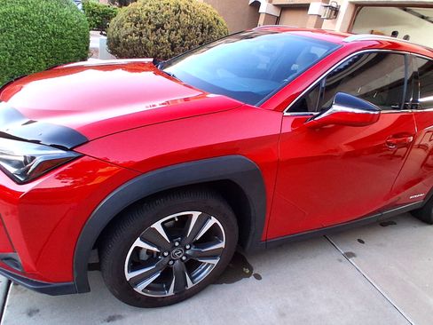 Used 2020 Lexus UX 250h w/ Accessory Package 2 AWD/4WD image 1