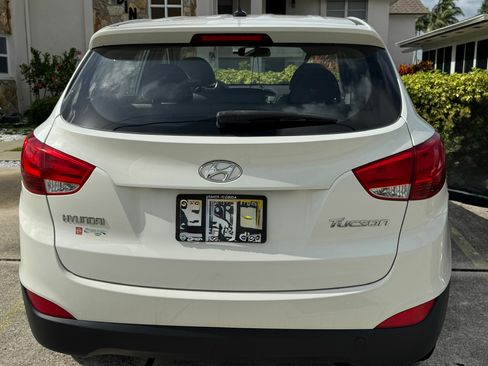 Used 2010 Hyundai Tucson GLS FWD image 6