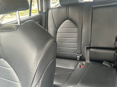 Used 2020 Toyota Highlander XLE FWD image 2