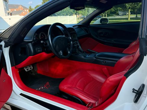 Used 2002 Chevrolet Corvette Coupe w/ Preferred Equipment Group2 RWD image 10