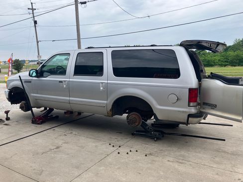 Used 2000 Ford Excursion XLT RWD image 16