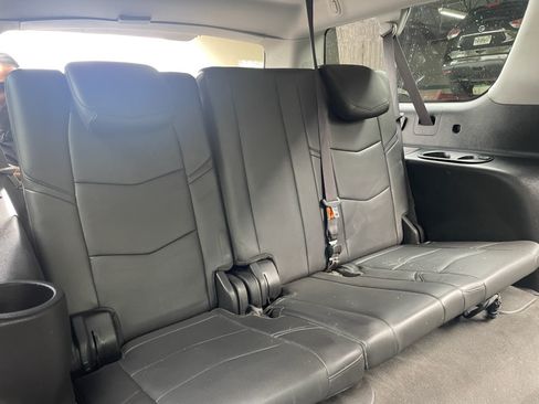 Used 2015 Cadillac Escalade ESV Luxury image 10