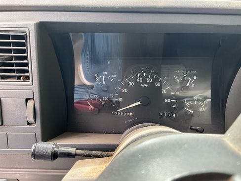 Used 1993 Chevrolet Silverado 1500 2WD Regular Cab image 3