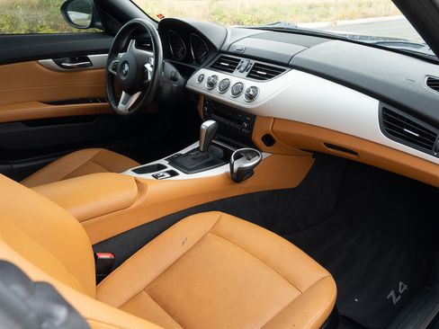 Used 2011 BMW Z4 sDrive30i RWD image 17