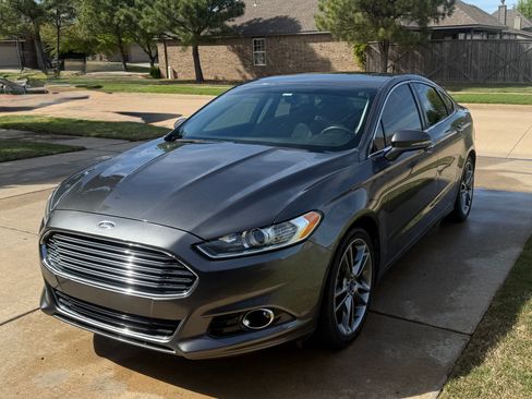 Used 2016 Ford Fusion Titanium image 2