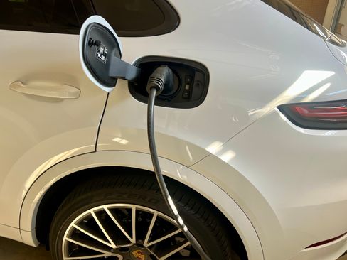 Used 2023 Porsche Cayenne Turbo S image 13