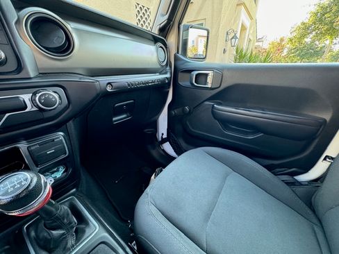 Used 2019 Jeep Wrangler Sport image 4