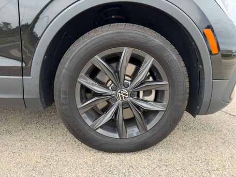 Used 2024 Volkswagen Tiguan SE w/ Panoramic Sunroof Package AWD/4WD image 13