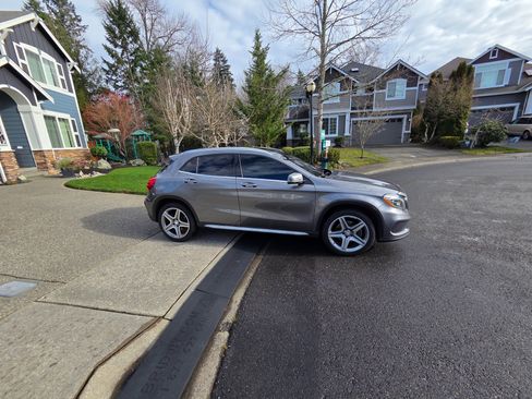 Used 2015 Mercedes-Benz GLA 250 4MATIC image 1