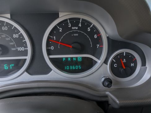 Used 2007 Jeep Wrangler Unlimited Sahara image 6