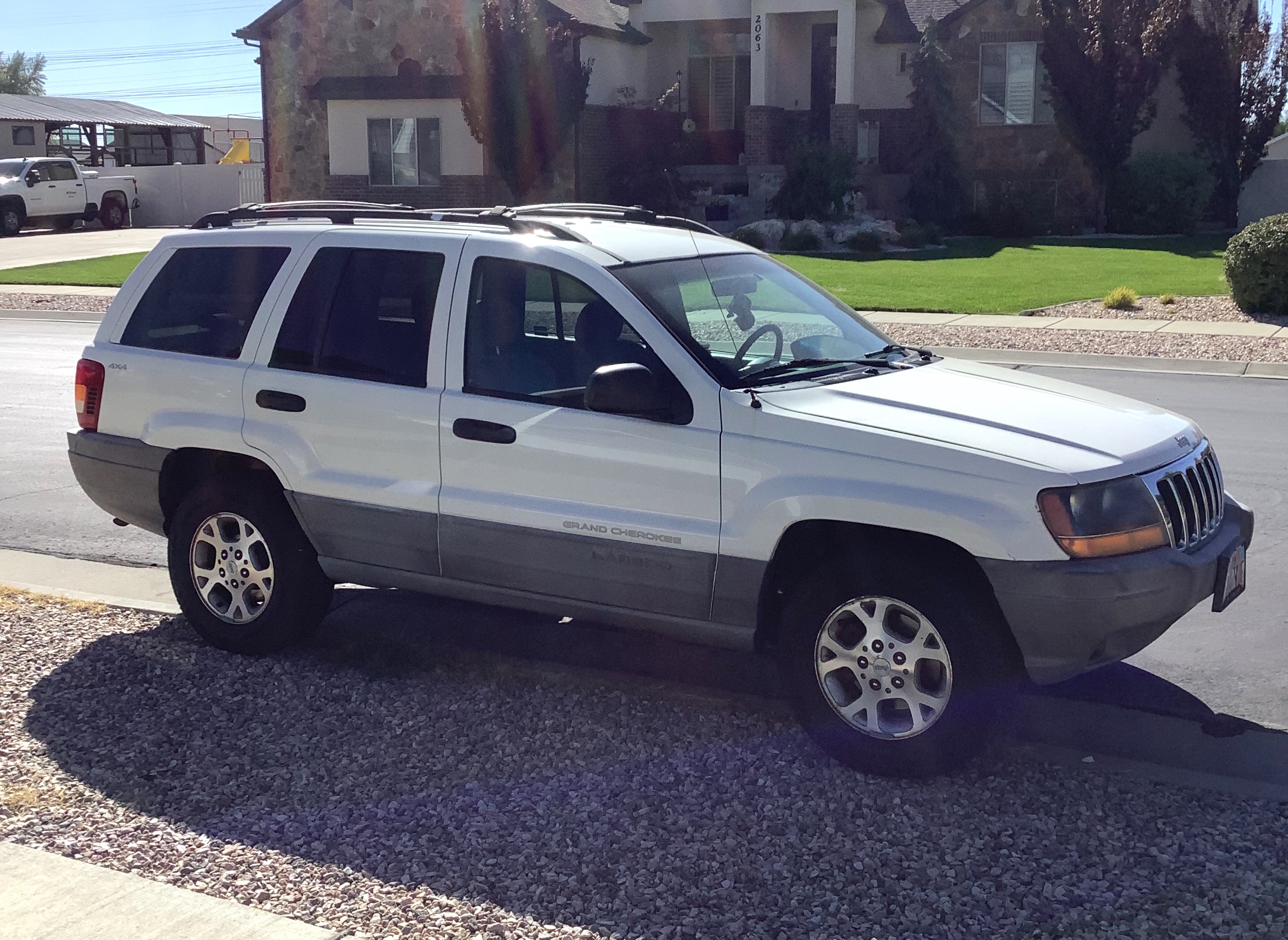 Used 1999 Jeep Grand Cherokee Laredo AWD/4WD image 1