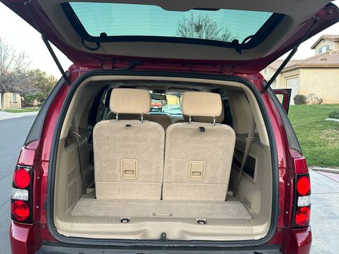 Used 2010 Ford Explorer XLT image 4