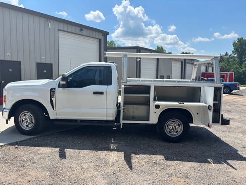 Used 2023 Ford F250 XL w/ XL Chrome Package RWD image 2