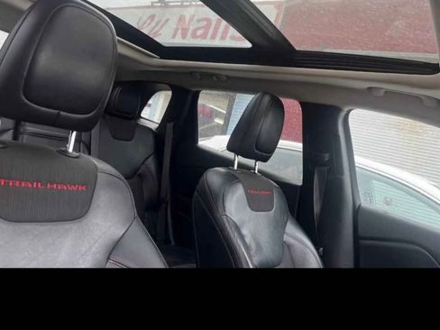 Used 2014 Jeep Cherokee Trailhawk w/ Comfort/Convenience Group AWD/4WD image 5