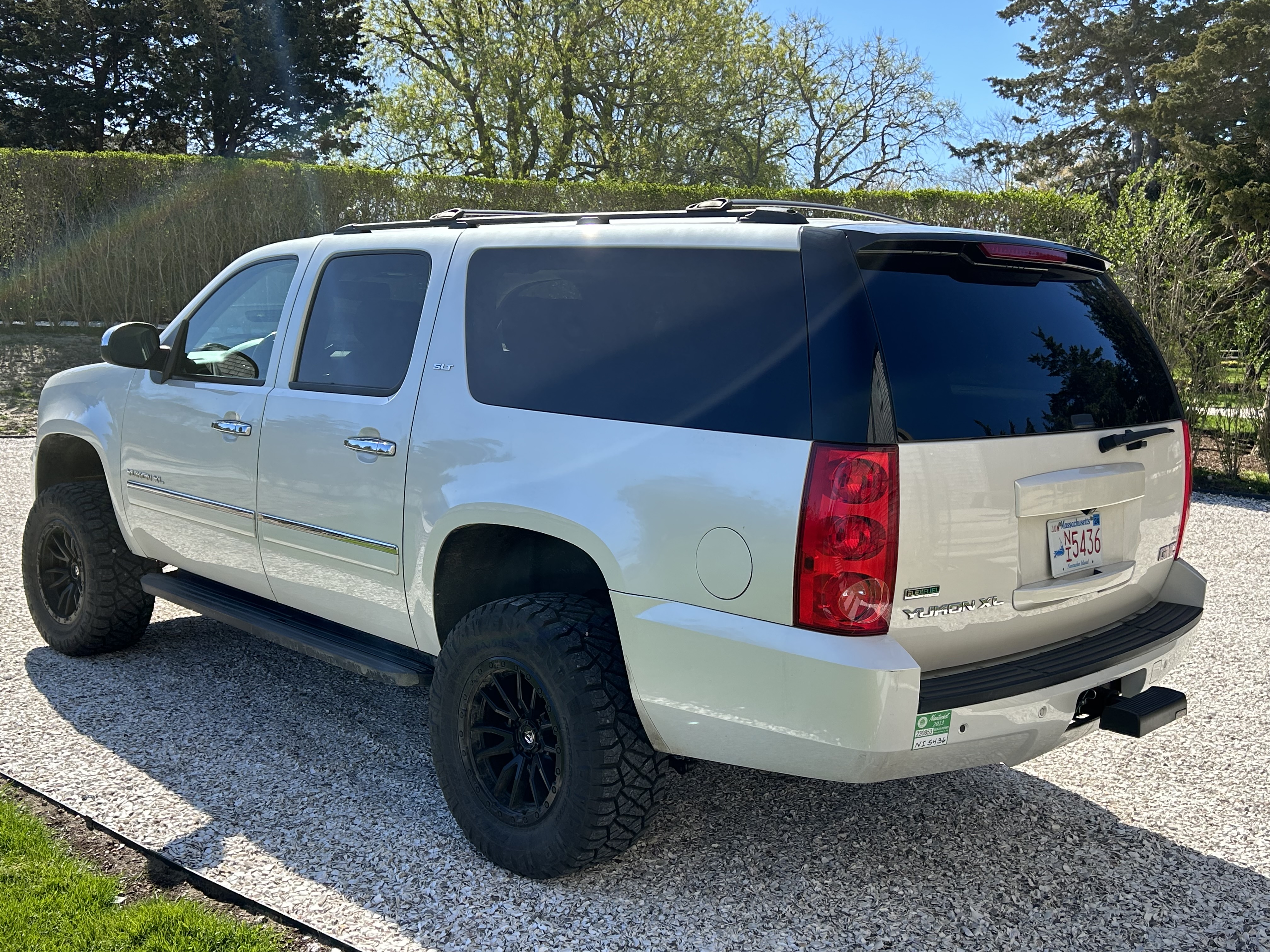 Used 2011 GMC Yukon XL SLT w/ SLT Chrome Package AWD/4WD image 17