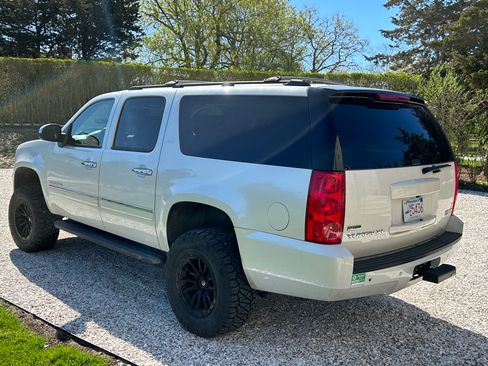Used 2011 GMC Yukon XL SLT w/ SLT Chrome Package AWD/4WD image 17