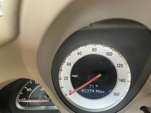 Used 2012 Mercedes-Benz SL 550 image 5