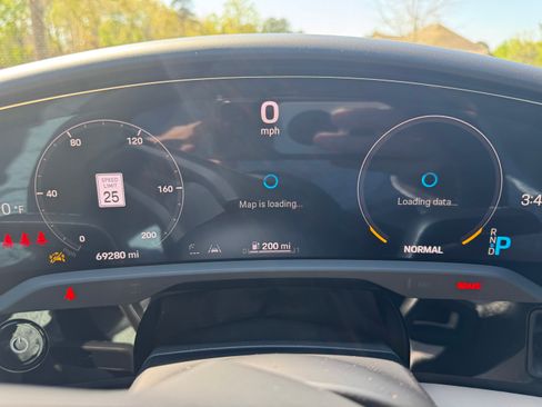 Used 2022 Porsche Taycan image 8