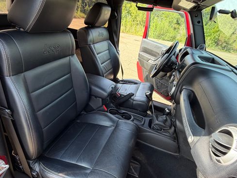 Used 2012 Jeep Wrangler Rubicon w/ PWR Convenience Group AWD/4WD image 8