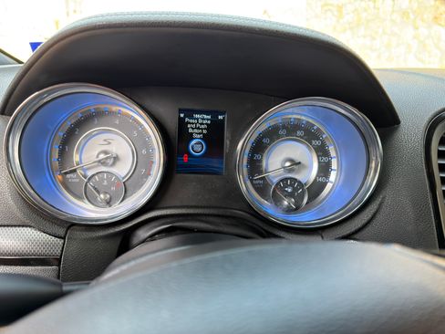 Used 2013 Chrysler 300 S RWD image 8