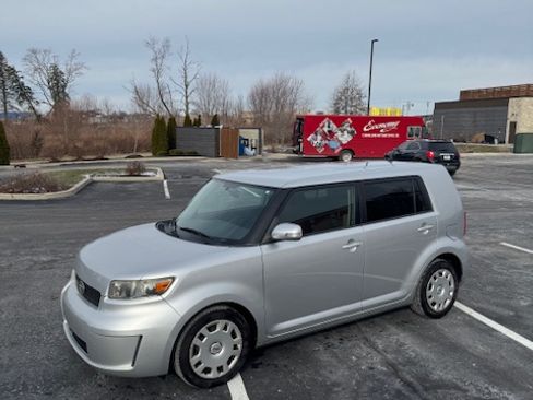 Used 2009 Scion xB image 1