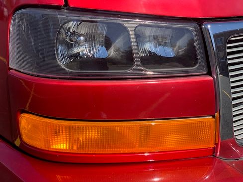 Used 2006 GMC Savana 1500 w/ Preferred Equipment Group image 11