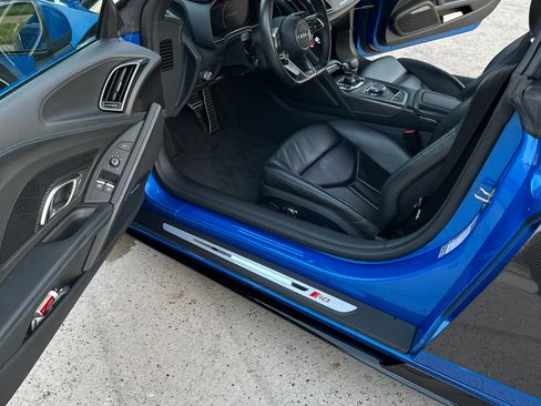 Used 2021 Audi R8 V10 w/ Premium Package image 16