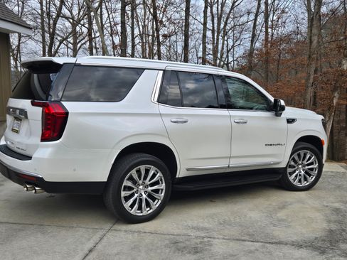 Used 2024 GMC Yukon Denali w/ Advanced Technology Package image 6